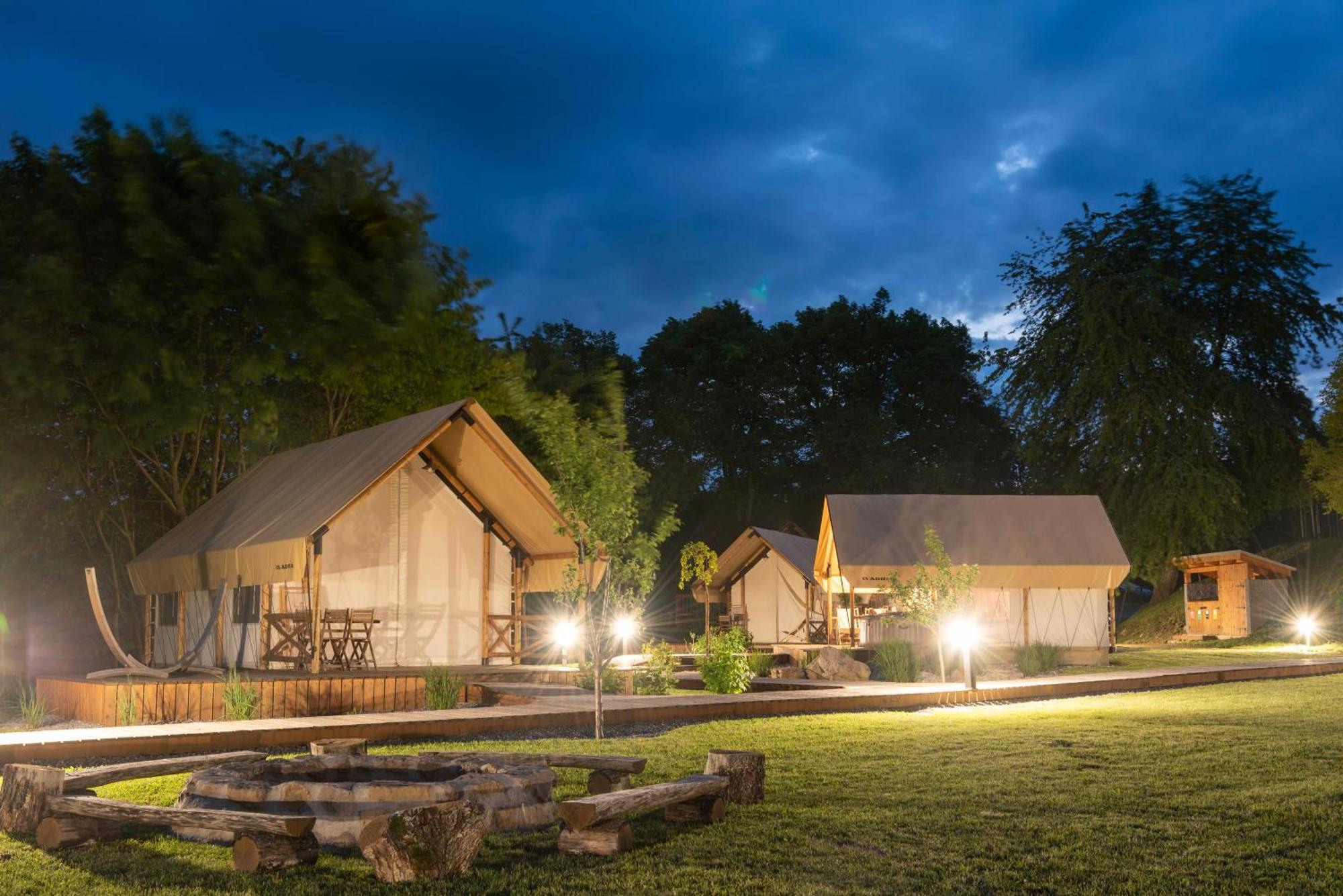 Готель Forrest Glamping Банська Штявниця Екстер'єр фото