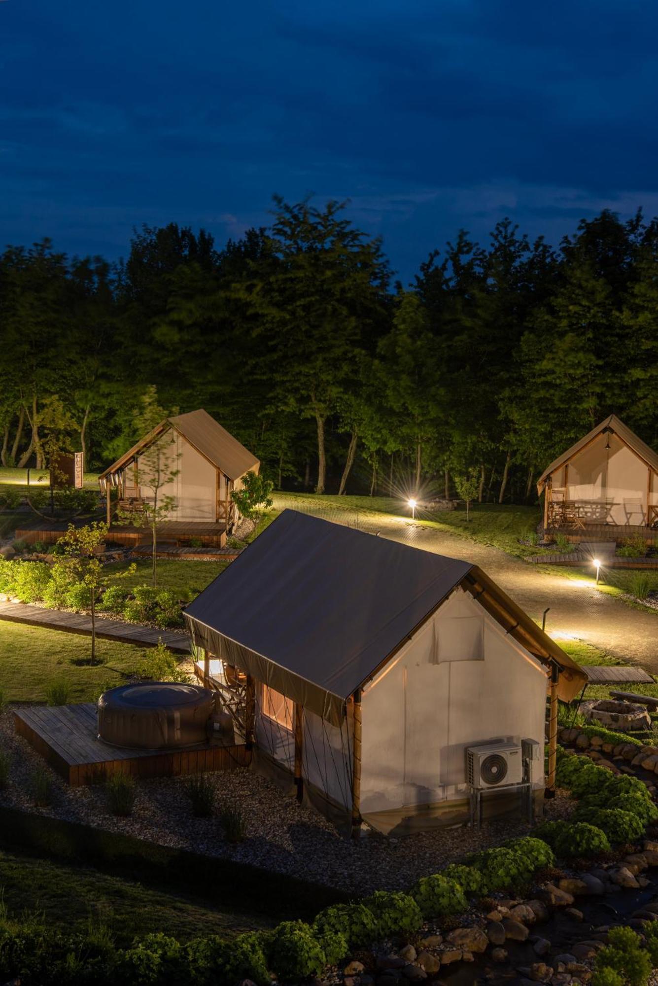 Готель Forrest Glamping Банська Штявниця Екстер'єр фото